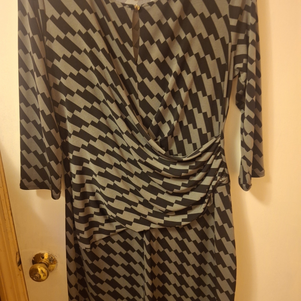 New York & Company Black and Gray Geometric Dress